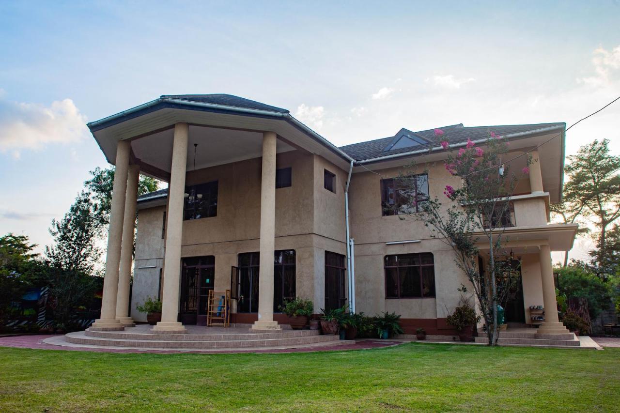 White House Of Tanzania Hostel Arusha Buitenkant foto