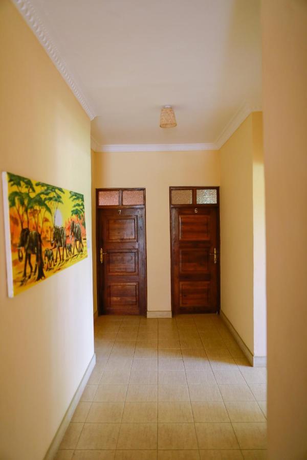White House Of Tanzania Hostel Arusha Buitenkant foto